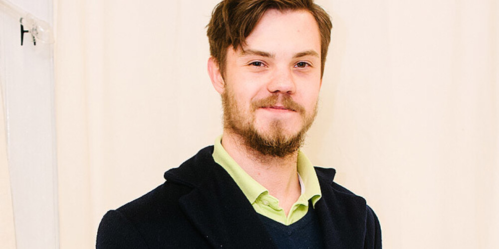 Jaunais modes mākslinieks Arvils Linde pašmāju dizaina veikala „Paviljons” atklāšanā.