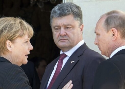 Путин, Порошенко и канцлер ФРГ Ангела Меркель разговарились перед ланчем