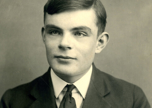Testu 1950. gadā radīja datoru pionieris - brits Alans Tjūrings.