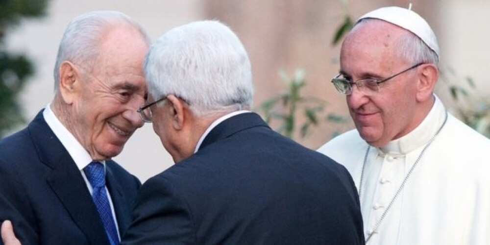 Папа Римский объединил три религии: в Ватикане состоялась встреча Переса и Аббаса