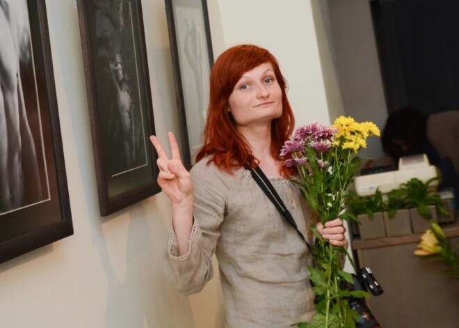 Otrdien, 10. jūnijā, „Neputna galerijā” tika atklāta fotogrāfes Ineses Kalniņas personālizstāde „Stihija. Vīrietis”.