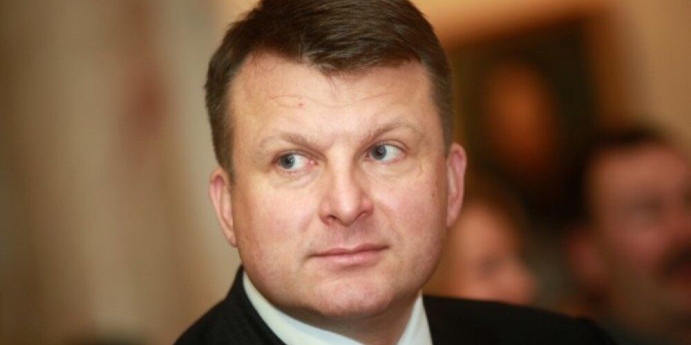 Шлесерс на телефонные звонки корреспондентов издания не ответил, но наличие такой идеи подтвердили несколько опрошенных политиков