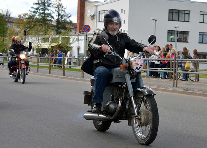 Valmierā notiks retromotociklu festivāls "Baltic Jawa". FOTO