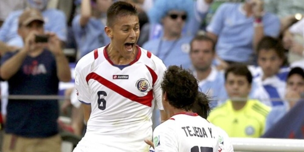Jauns pārsteigums Pasaules kausā: Kostarikas futbolisti uzvar spēcīgo Urugvaju