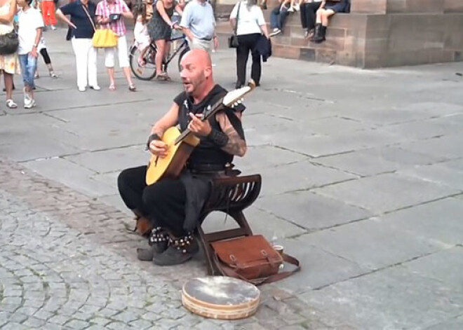 Ielu muzikants - neticamas balss īpašnieks. VIDEO