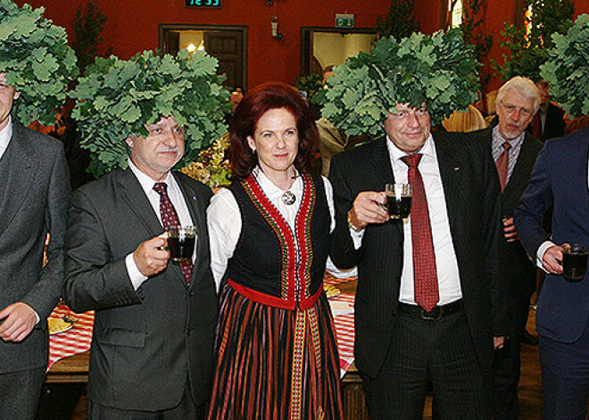 Tādu līgošanu Saeima vēl nebija piedzīvojusi... FOTO