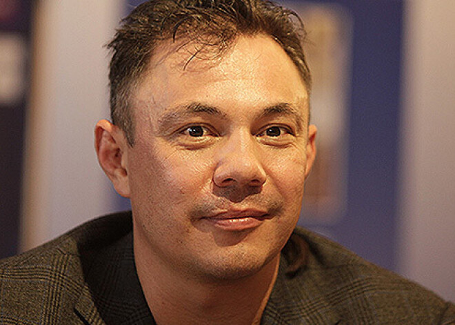 Костя Цзю общается с детьми исключительно по телефону