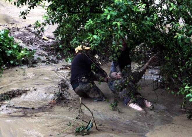 11 человек погибли в результате наводнения в Болгарии. ВИДЕО