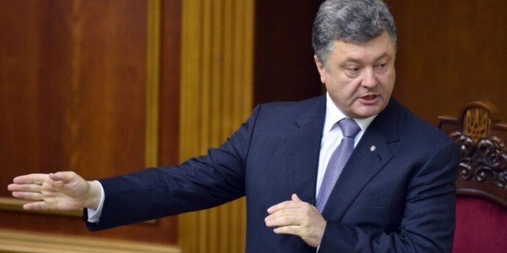 Обещанного Порошенко перемирия не произошло