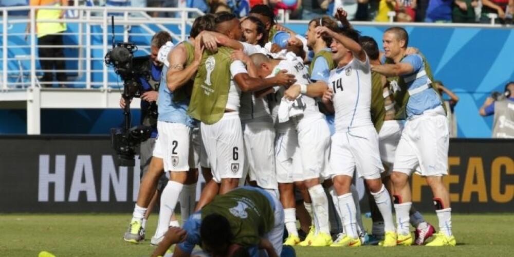 Urugvaja izrauj uzvaru pār Itāliju un pievienojas Kostarikai astotdaļfinālā
