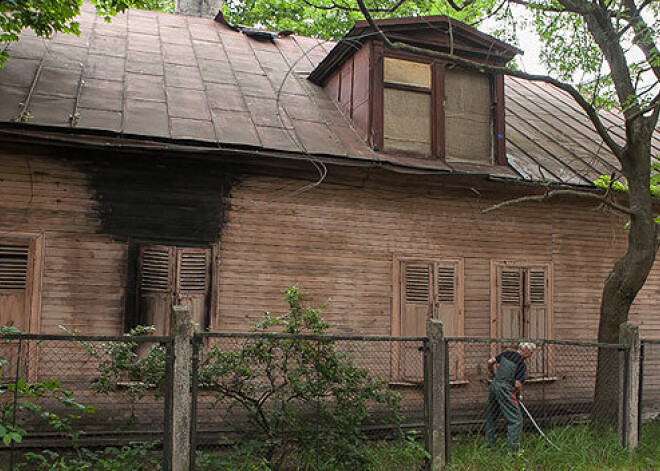 Bezatbildīgu īpašnieku dēļ ēkas Hospitāļu 55 un Kadiķu 5a ir kļuvušas par bīstamiem pilsētas graustiem