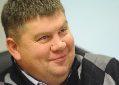 Kalvītis mēģināšot atgriezties politikā, jo viņam esot žēl noskatīties uz "šīs valsts lēnajiem attīstības tempiem - ja mēs tā mīņāsimies, tad Eiropas Savienības līmeni nevarēsim sasniegt"