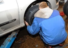 Veicot automobiļu apkopes un remonta nozares nodokļu maksātāju sniegto datu par nodarbināto darba samaksu, profesijām un nostrādāto stundu skaitu analīzi, VID ir identificējis būtiskus "aplokšņu" algu izmaksas riska indikatorus.