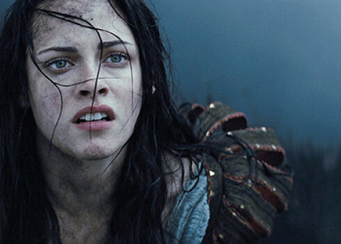 Kristena Stjuarte atveidoja Sniegbaltītes lomu 2012.gada filmā "Sniegbaltīte un mednieks".