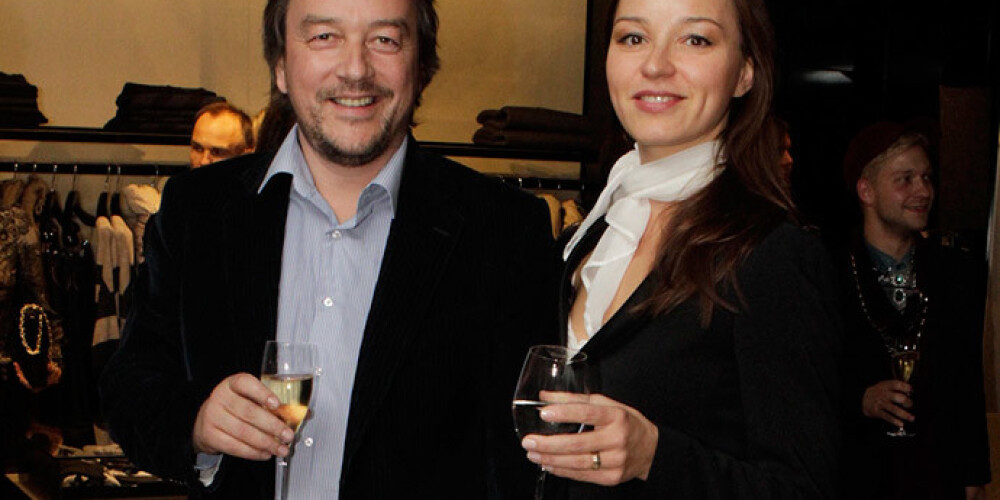 Dziedātāja Marija Naumova ar vīru Raiti Bullītu.