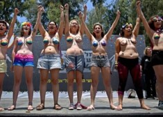 Активистки зародившегося в 2008 году на Украине движения Femen проводят топлес-акции не только у себя на родине, но и по всему миру