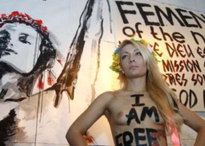 Активистки Femen оголили грудь назло шведскому премьеру