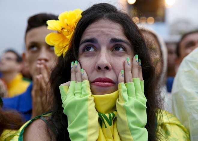 Brazīlijas izlases fani emocionāli reaģē uz komandas sagrāvi