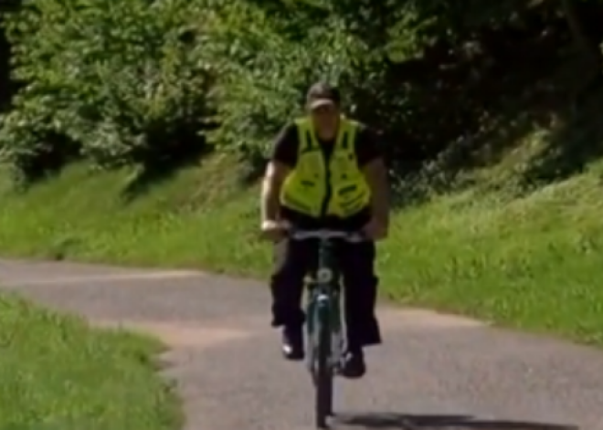 Smiltenes pašvaldības policija nopirkusi elektrovelosipēdus. VIDEO