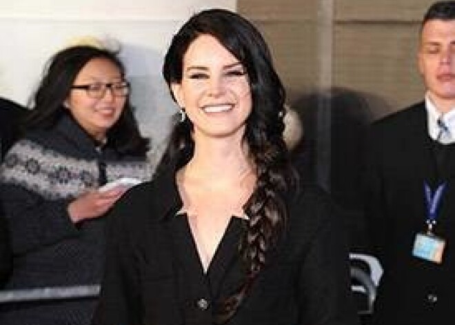 Lana del Reja „Brit Awards” ceremonijas vakarā 2013. gadā