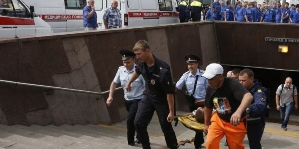 Данные о погибших по-прежнему разнятся. Глава МЧС Владимир Пучков сообщил о 12 погибших и 149 пострадавших. В то же время "Интерфакс" со ссылкой на источник в медицинских кругах передал, что в результате крушения поезда погибли 16 человек.