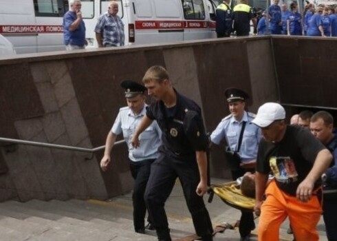 Данные о погибших по-прежнему разнятся. Глава МЧС Владимир Пучков сообщил о 12 погибших и 149 пострадавших. В то же время "Интерфакс" со ссылкой на источник в медицинских кругах передал, что в результате крушения поезда погибли 16 человек.