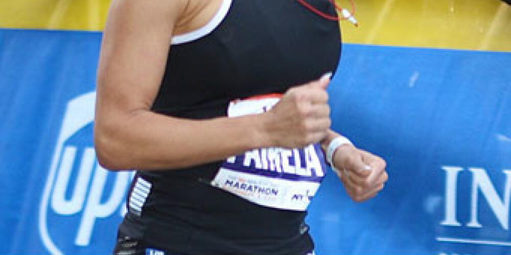Aktrise Keitija Holmsa maratonā piedalījās 2007. gadā. Pie finiša taisnes viņu sagaidīja vīrs Toms Krūzs ar pusotru gadu veco meitiņu Suri.