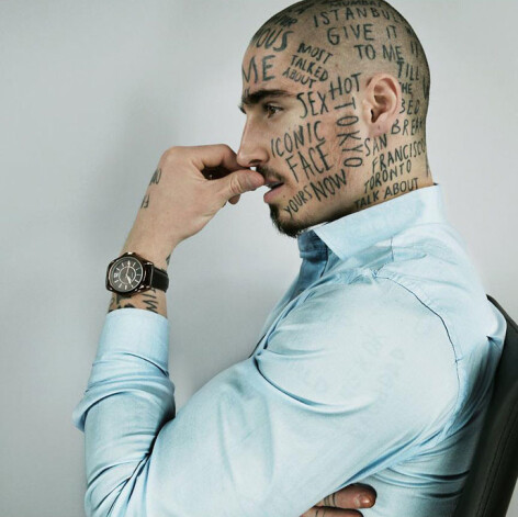 Татуировки Вина выглядят так, будто нарисованы маркером