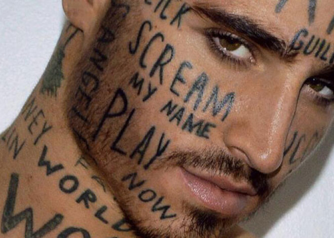 Канадский манекенщик украсил себя надписями