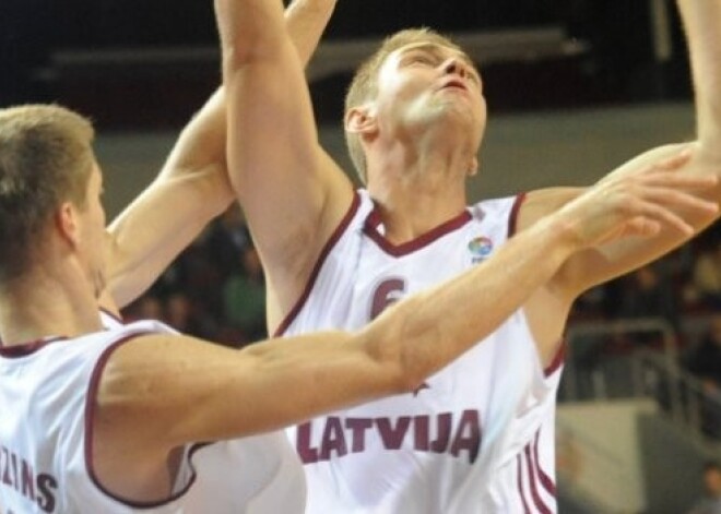 Latvijas basketbola izlase izbraukumā pārspēj Lielbritāniju