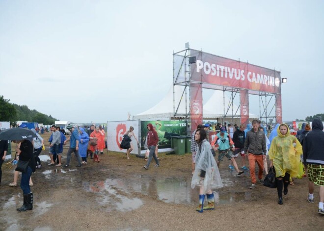 Rosība „Positivus” festivāla telšu pilsētiņā pēc lietusgāzēm 20.07.2014.