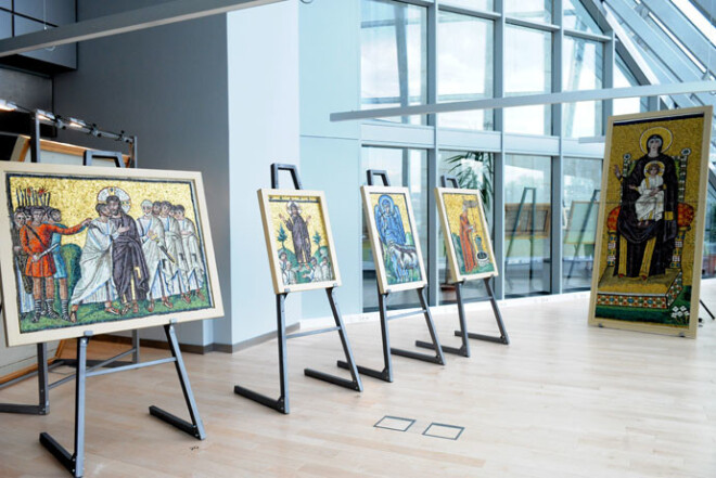 Jaunajā Gaismas pilī skatāma skatāmi Rietumeiropas agrīnās kristietības mozaīkas šedevri no Ravennas Itālijā.