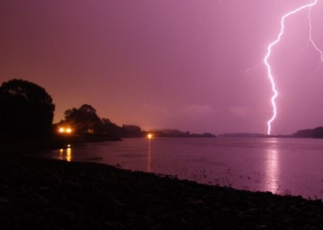 Atklāti par negaisiem un zibeni. Kā izskaidrot zibens skarto cilvēku paranormālās spējas?