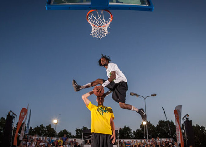 Kanādietis Dārlingtons kļūst par "Sprite Slam Dunk" divkārtējo čempionu Grīziņkalnā. FOTO