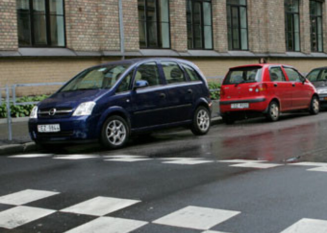 Ozolniekos nozog gulošo policistu. Nedēļas dīvainību TOPS