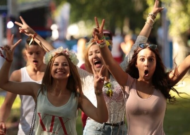 "Positivus" apmeklētāji aktīvi iesaistījušies izstādes "Mīlestības un Laimes zeme Latvija" veidošanā. FOTO