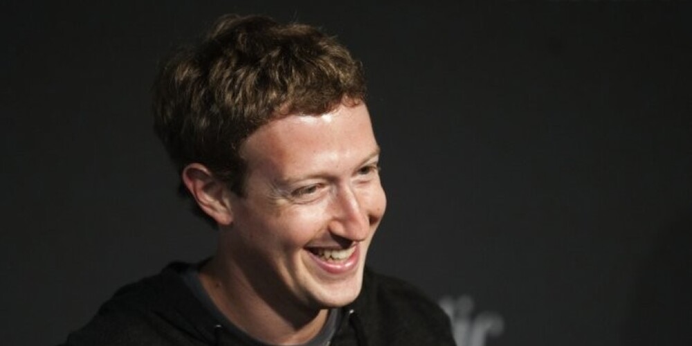 "Facebook" šefs, pelnot 1 dolāru gadā, sakrājis 33,3 miljardus