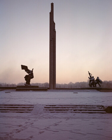 Arnis Balčus. Foto no sērijas „Uzvaras parks”, 2012, tintes izdruka, 96 x 120 cm.