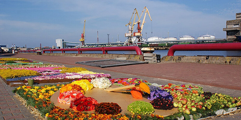 Svinot savu 45. pastāvēšanas gadadienu jubilejas koncerttūrē devusies leģendārā latviešu rokgrupa „Menuets”. Šosestdien tā uzstāsies Liepājā.