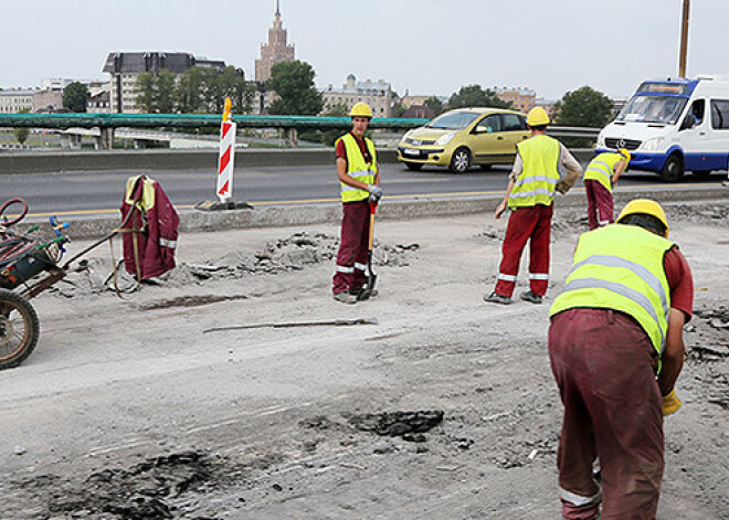 Uz Salu tilta strādā vien 4 cilvēki – kur vērienīgie rekonstrukcijas darbi? FOTO