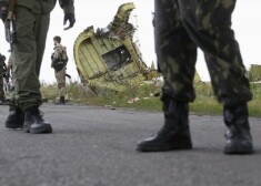 Международные эксперты до сих пор не могут попасть на место крушения малайзийского "Боинга"