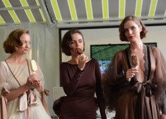 Светские дамы в восторге от новой коллекции пикантной домашней одежды. ФОТО