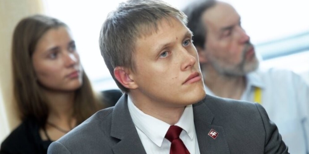 Санкции следует сделать более целенаправленными, не ограничиваясь одними лишь “кремлёвскими певцами”, - считает Домбрава