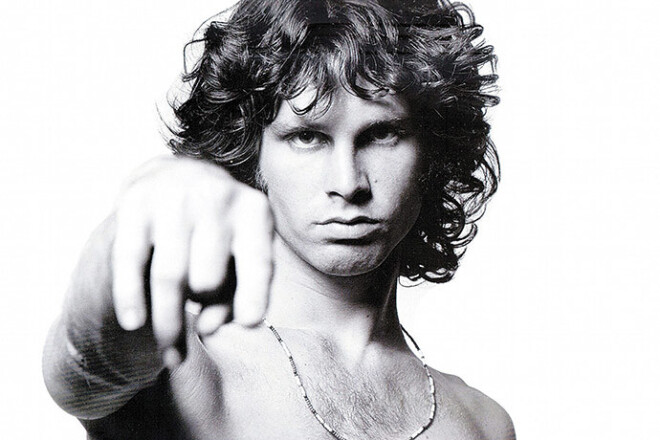 Leģendārās grupas "The Doors" solists Džims Morisons 1971. gadā, esot tikai 27 gadus vecs, mira no narkotiku pārdozēšanas.