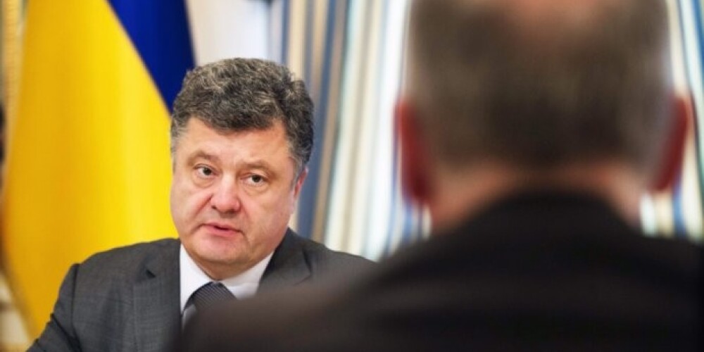 Президент Украины Петр Порошенко выразил согласие на направление гуманитарной миссии в Луганск