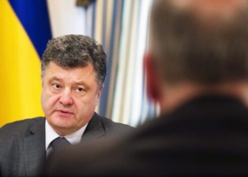 Президент Украины Петр Порошенко выразил согласие на направление гуманитарной миссии в Луганск