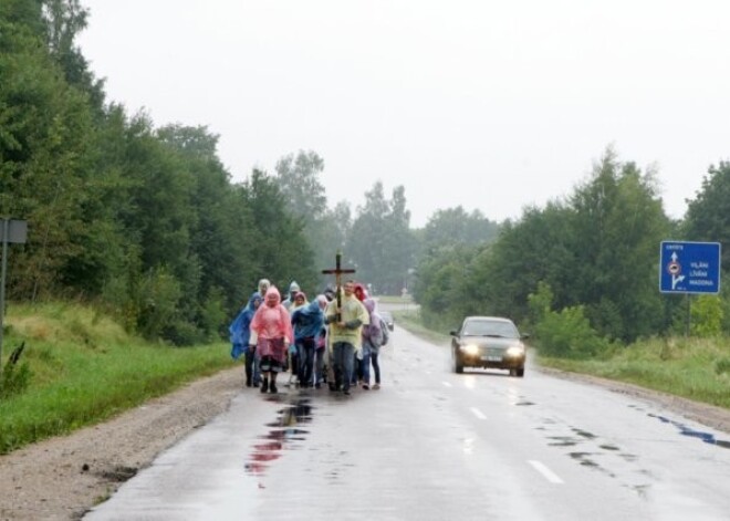 Cūku mēra ēnā Aglonā sākas Jaunavas Marijas debessbraukšanas svētki