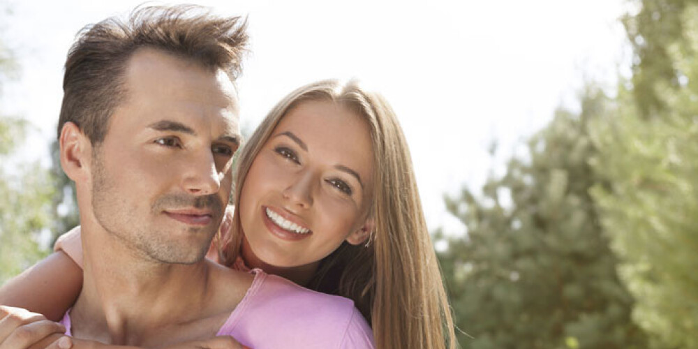 20 pazīmes, ka jūsu attiecības ir patiešām laimīgas