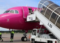 Aviobiznesam šis nav vieglākais laiks - palielinās izmaksas, samazinās ieņēmumi par biļetēm. "WizzAir" pārstāvji cer, ka bruņotie konflikti atrisināsies un atgriezīsimies pie mierīgas dzīves.