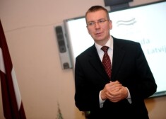 Ушаков ранее заявил, что министр иностранных дел лжет, утверждая, что "Согласие" видит Латвию "протекторатом Москвы"